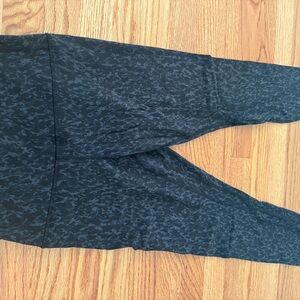 Pattered lululemon align 25” size 8 align leggings